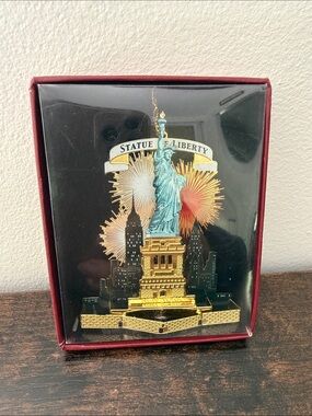 National Treasures Fireworks Statue of Liberty Ornament New NIB New York City
